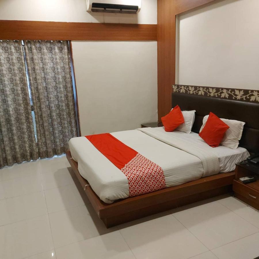 Hotel Shreenath Ahmedabad Eksteriør bilde