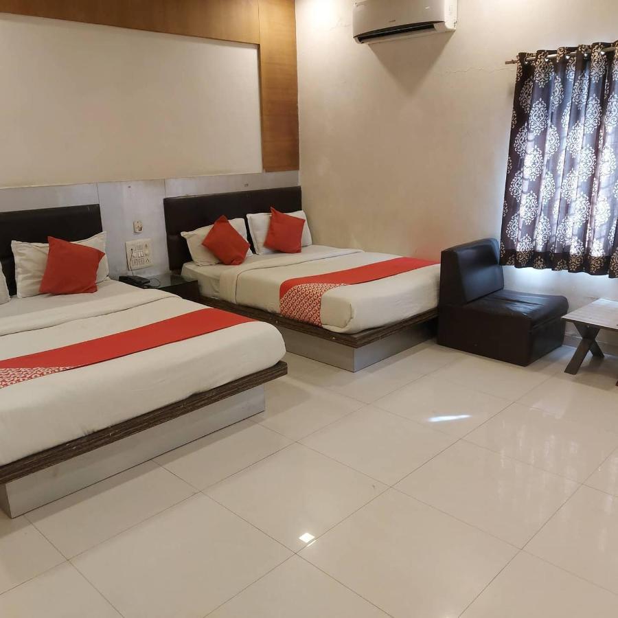Hotel Shreenath Ahmedabad Eksteriør bilde