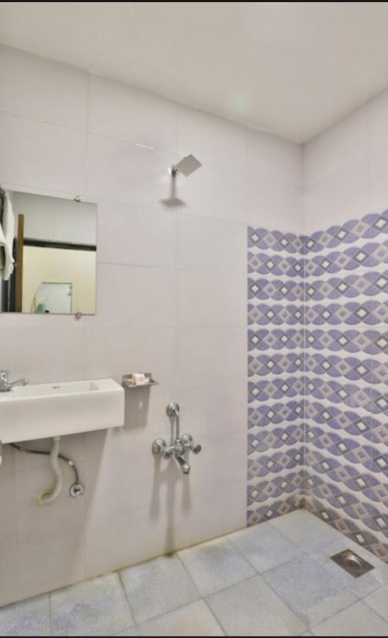 Hotel Shreenath Ahmedabad Eksteriør bilde