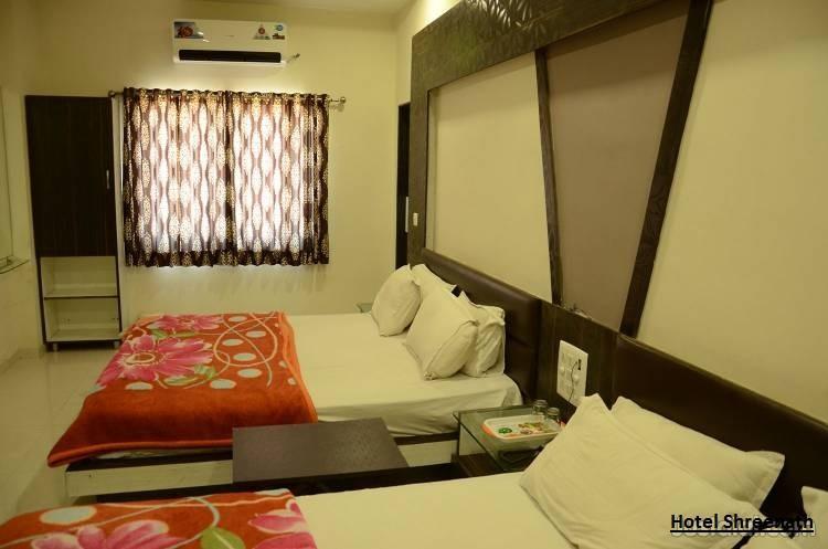 Hotel Shreenath Ahmedabad Eksteriør bilde
